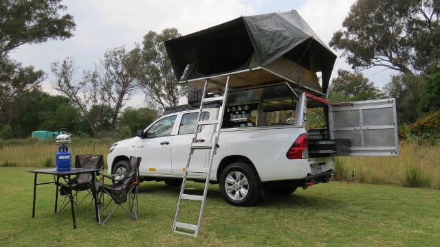 Toyota Hilux Double Cab 4x4 (2 People)