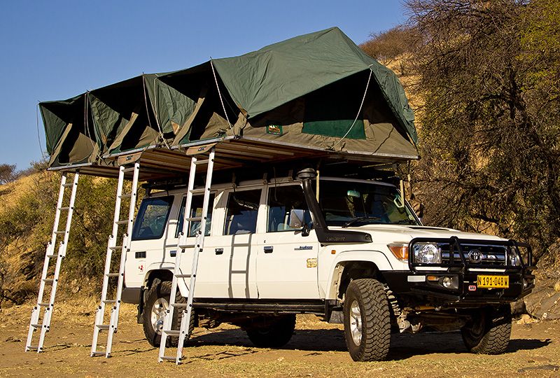 Toyota Landcruiser 76 4x4 V8 Diesel 6 Pax